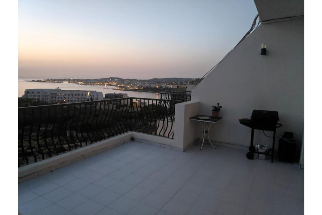 Gaia Penthouse Sea And Country Views Home St. Paul's Bay Exterior foto